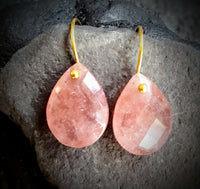 Droppe - örhängen i ljus strawberry quartz - Uma Collection