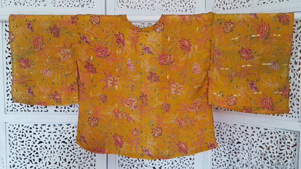 Frida topp #19 - one size, passar S - L - Betty & Uma Upcycled Collection