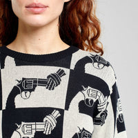 Dedicated Sweatshirt  Arendal The Knotted Gun Black, stickad tröja med Non-Violence revolver med knut