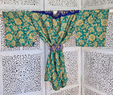 Uma lång kimonotopp #7 - one size, passar S - XL - Betty & Uma Upcycled Collection - 50% rabatt - se bild på svaghet i tyget  på höger ärm fram