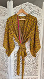 Uma kimono topp #30 - one size, passar S - XL - Betty & Uma Upcycled Collection - OBS svaghet i tyget höger axel bak, se bild.