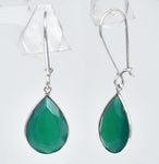 Tears of joy - örhängen med droppformade stenar av grön onyx - Betty & Uma Collection