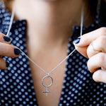 Madelene Lodin Necklace SHE, halsband med kvinnosymbol - 20% REA